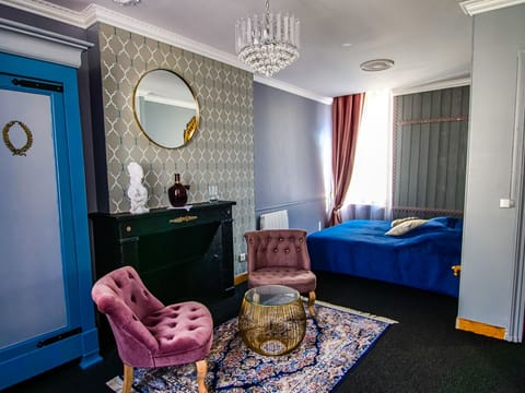 City Suite, City View (Marie Antoinette) | Individually decorated, individually furnished, laptop workspace