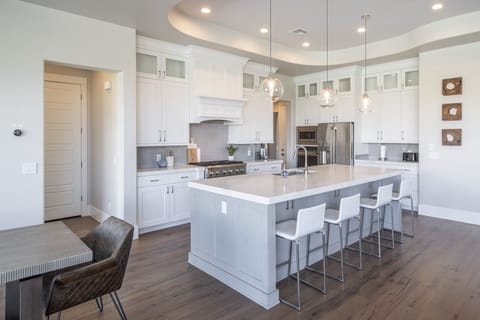 Kitchen View - This sleek, modern kitchen has all the best upgrades to make cooking a breeze!