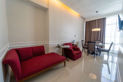 Penthouse Suite | In-room safe, desk, free cribs/infant beds, free WiFi