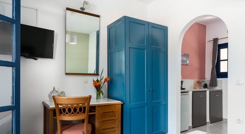 Panoramic Studio Suite, 1 King Bed, Sea View | In-room safe, individually decorated, individually furnished, desk