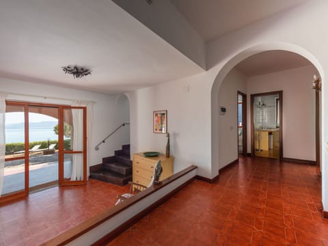 Picture Frame, Building, Plant, Houseplant, Door, Wood, Hall, House, Lighting, Flooring