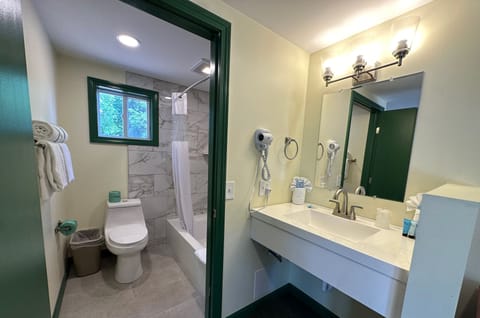 Standard Room, 1 King Bed | Bathroom | Combined shower/tub, hair dryer, towels