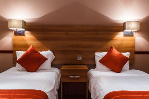 Standard Twin Room | Desk, free WiFi, bed sheets