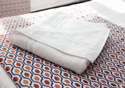 Standard Twin Room | Desk, free WiFi, bed sheets