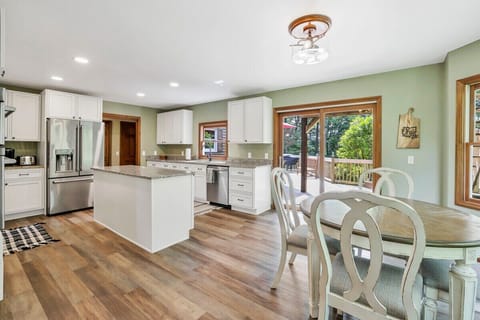 Eat-in kitchen with seating for four