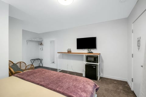Premier Studio Suite, 1 Queen Bed (0 Bedroom) | Private kitchenette | Microwave