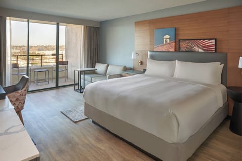 Executive Room, 1 King Bed, Balcony | Premium bedding, in-room safe, desk, blackout drapes