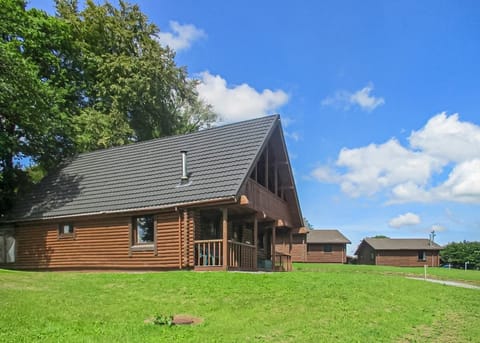 Pantglas Hall Lodges, Llandeilo, Nr Carmarthen