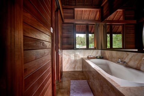 Sea Breeze Suite 2 | Deep soaking bathtub