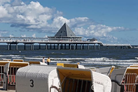 Beach nearby, white sand, beach towels