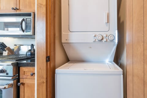 6.0-terraces-1301-telluride-vacation-rental-laundry