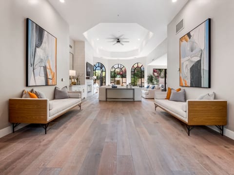 A dramatic 16' entry greats your guests in style! Beautiful original canvas art.