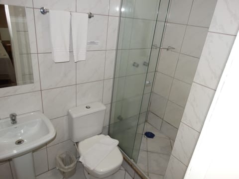 Standard Triple Room | Bathroom | Shower, towels