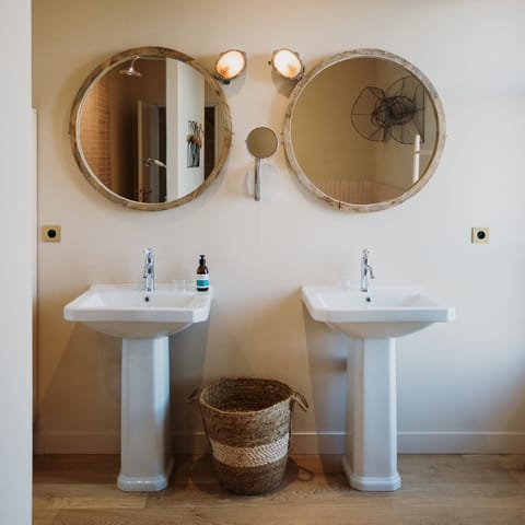 Deluxe Suite, Ensuite (L 'estuarienne) | Bathroom