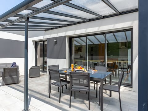 Building, Furniture, Table, Property, Window, Chair, Shade, Interior Design, Floor