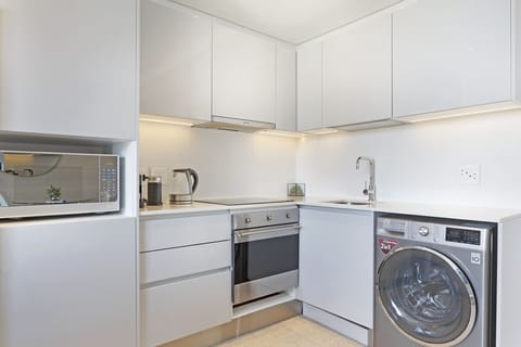Exclusive Studio | Private kitchen | Fridge, oven, stovetop, coffee/tea maker