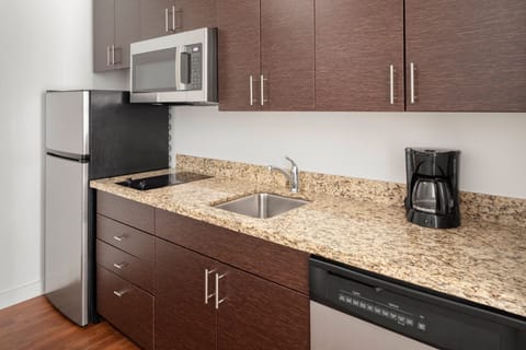 Studio, 2 Queen Beds | Private kitchen | Fridge, microwave, stovetop, dishwasher