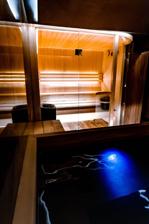 Superior Suite, Bathtub | Spa | Sauna, spa tub, steam room