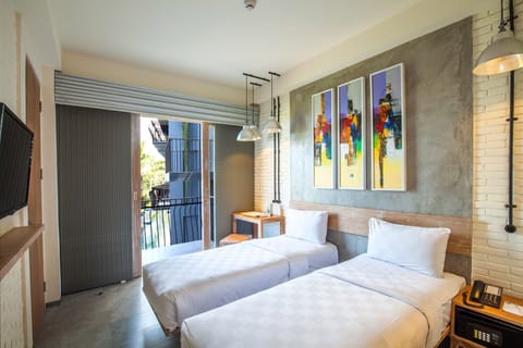 Deluxe Balcony Pool View | Desk, iron/ironing board, free WiFi, bed sheets