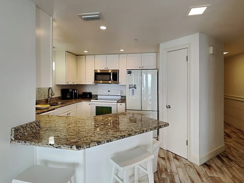 Condo, Multiple Beds, Balcony, Ocean View | Private kitchen | Fridge, microwave, oven, stovetop