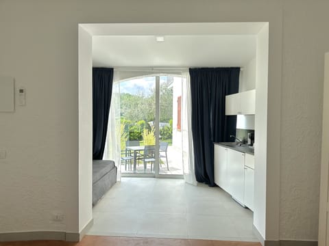 Deluxe Suite | 1 bedroom, blackout drapes, soundproofing, free WiFi