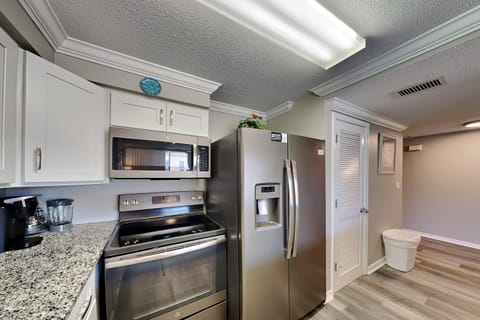 Condo, Multiple Beds, Balcony, Beach View (#519 - No Pets Allowed) | Private kitchen | Fridge, microwave, oven, stovetop