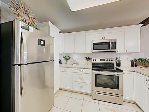 Condo, Multiple Beds, Balcony, Ocean View (#601 West - No Pets Allowed) | Private kitchen | Fridge, microwave, oven, stovetop