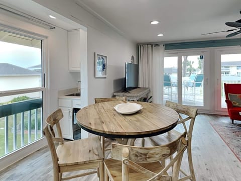 Condo, Multiple Beds, Balcony, Pool View (#2084) | Dining