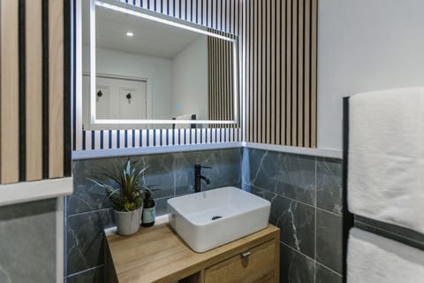 Deluxe Room | Bathroom | Shower, designer toiletries, hair dryer, bathrobes