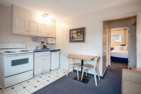 Seaside One-Bedroom Double Suite | Private kitchen | Microwave, coffee/tea maker, electric kettle