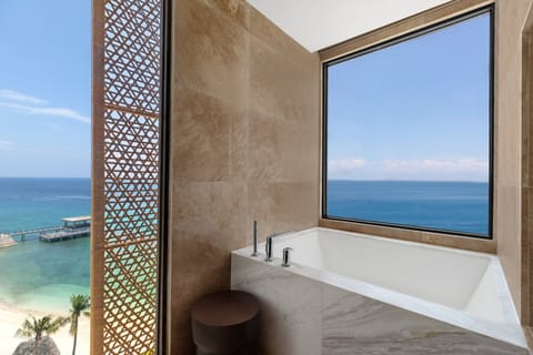 Honeymoon Suite, 1 King Bed, Non Smoking, Ocean View (Balcony) | Bathroom | Hair dryer, towels