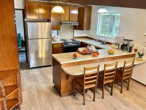 Large dining - plenty seating and well equipped