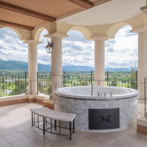 Jacuzzi Suites | Terrace/patio