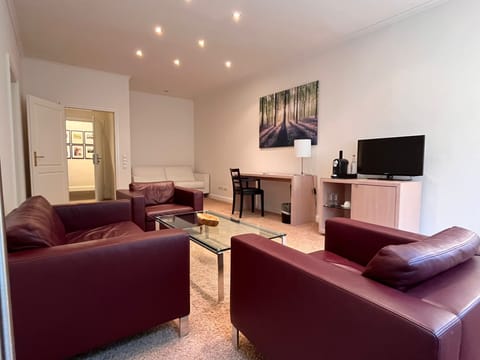 Family Suite | Living area | Flat-screen TV