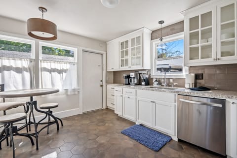 Fullsize Stainless Steel Appliances, access to the rear yard