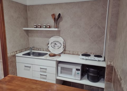 Superior Apartment | Private kitchen | Fridge, microwave, oven, coffee/tea maker