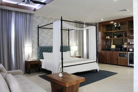 Suite Penthouse | Premium bedding, down comforters, Select Comfort beds, minibar