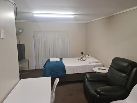 Economy Room | Iron/ironing board, free WiFi