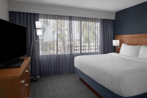 Executive Suite, 1 Bedroom | Premium bedding, down comforters, in-room safe, desk