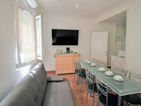 Furniture, Sink, Table, Window, Interior Design, Building, Flooring, Wood, Floor, Wall