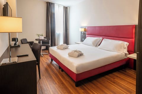 Deluxe Double or Twin Room | Premium bedding, pillowtop beds, minibar, in-room safe