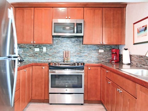 Villa, 1 Bedroom | Private kitchen | Fridge, microwave, oven, stovetop