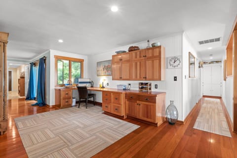 Desk area for those that need to work a bit even when they are away