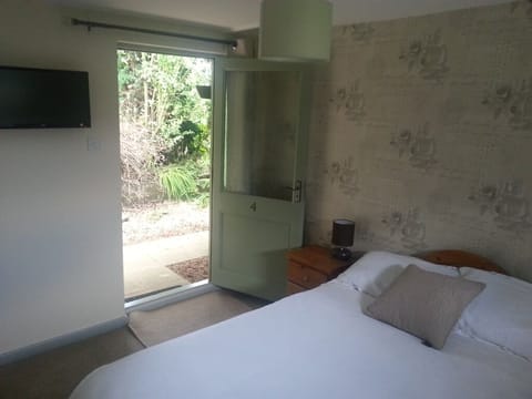 Standard Double Room, Ensuite, Garden View | 1 bedroom