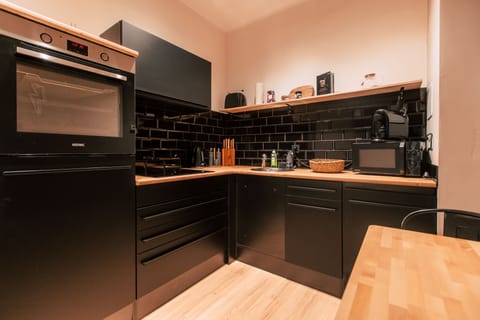 *Metropolitan* 1-bedroom apartment with kitchen - Grimmaische Str. 23 | Private kitchen | Full-size fridge, microwave, oven, stovetop