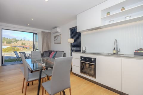 Two Bedroom Apartment - 3 Night Package | Private kitchen | Toaster