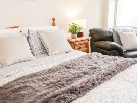 2 bedrooms, individually decorated, individually furnished, free WiFi