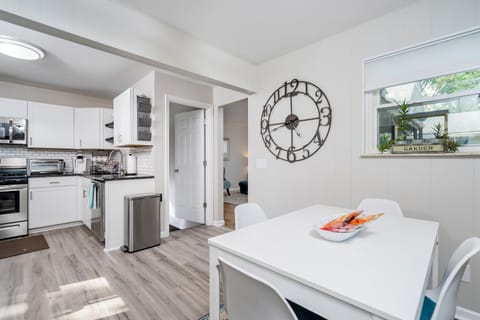 kitchen dining table that sits 4