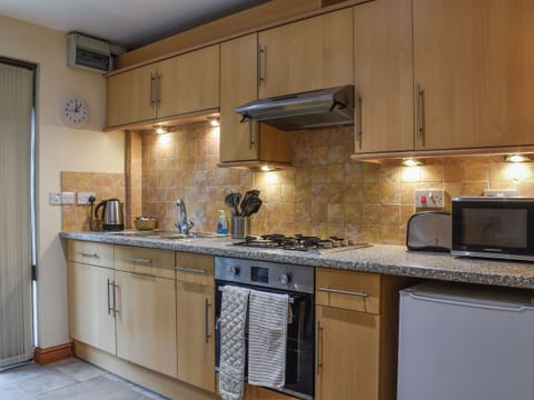 Kitchen/diner | Lily Cottage - Duffryn Farm Cottages, Dunvant