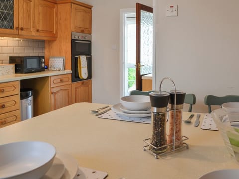 Kitchen/diner | The Bee Happy House, Filey